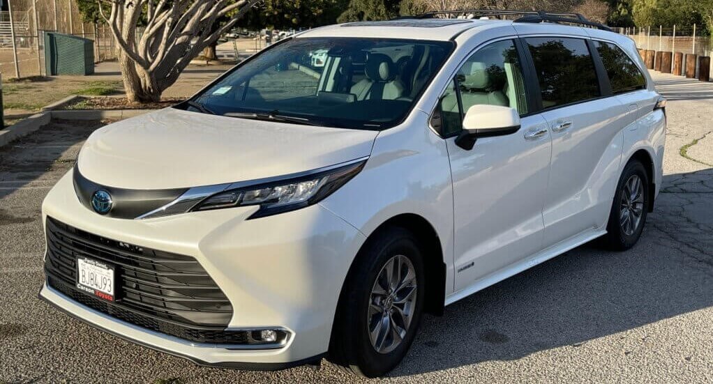 Наш транспорт Toyota Sienna Hybrid AWD XLE Premium Toyota Sienna XLE Premium, 2019